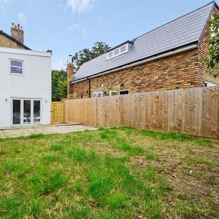 Amazing 3 Bed Interior Designed House With Garden - 114 The Hervey London Exterior photo