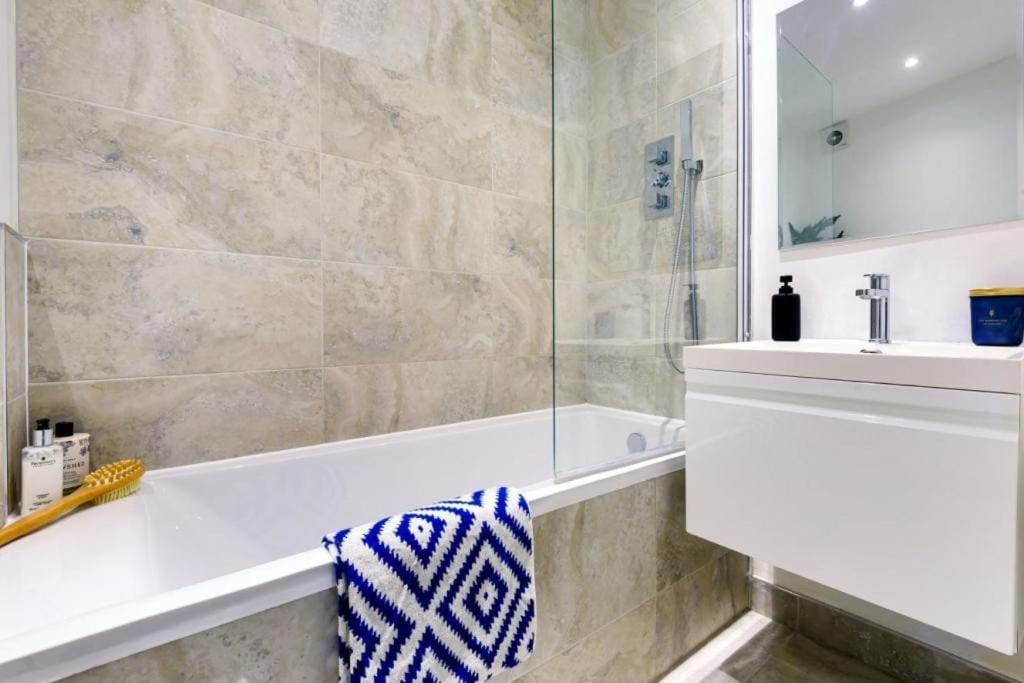 Amazing 3 Bed Interior Designed House With Garden - 114 The Hervey London Exterior photo